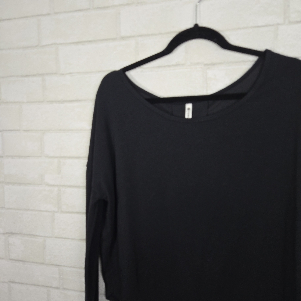 Fabletics long sleeve tee - Picture 2 of 13
